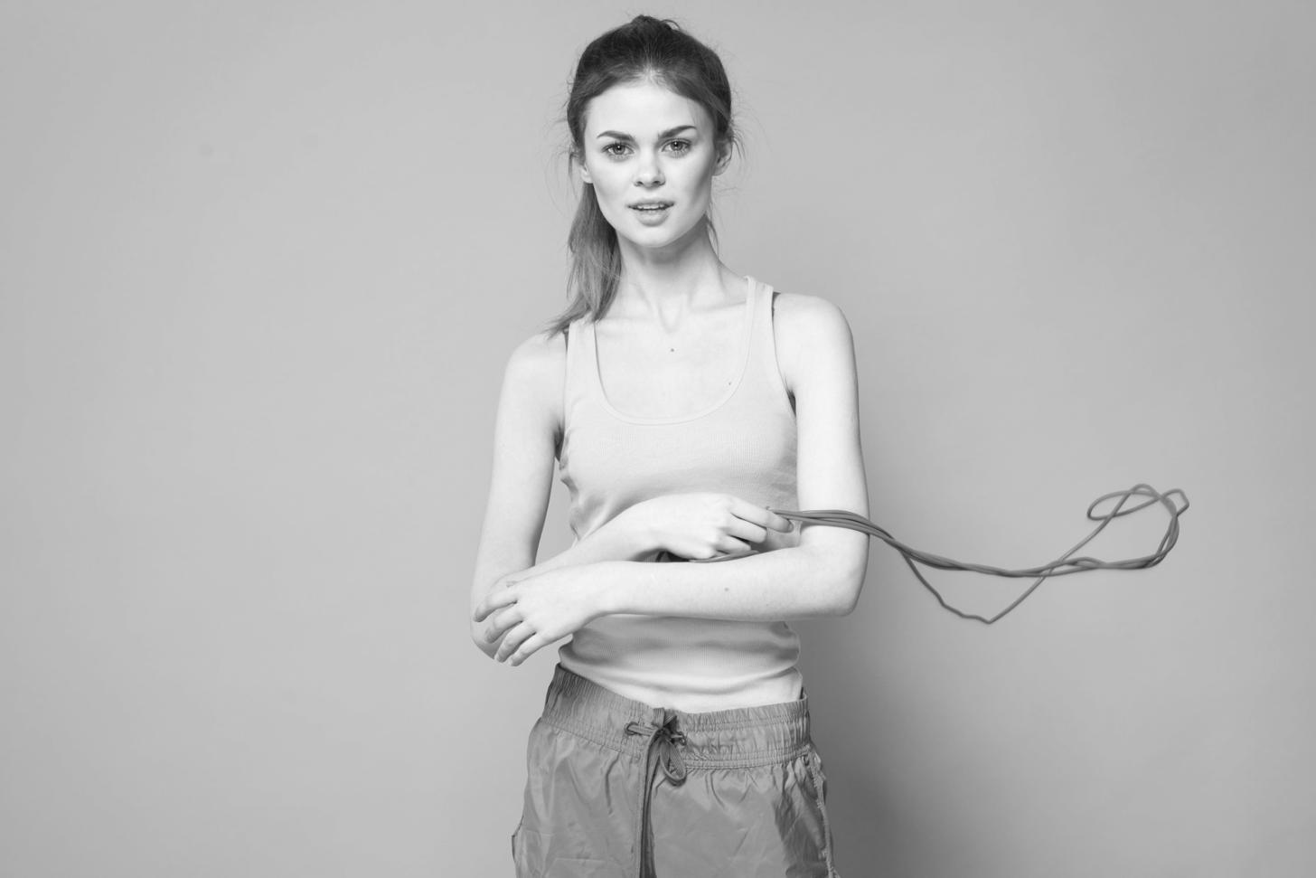 Sala de terapia equipada con materiales especializados para masaje prenatal