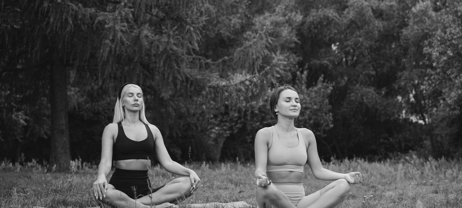 Espacio de terapia prenatal con ambiente cálido y profesional